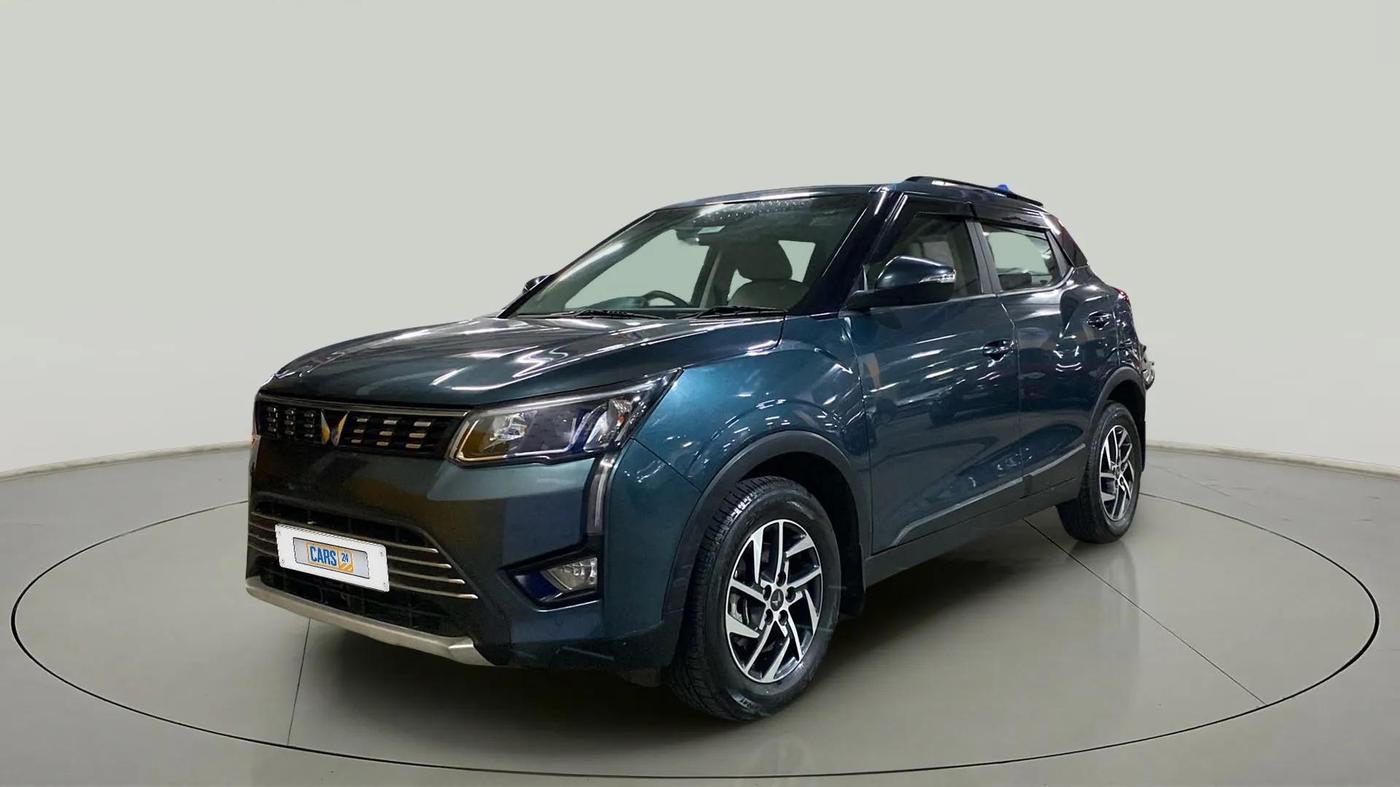 2023 Mahindra XUV300 W8 (O) 1.5 DIESEL AMT, Diesel, Automatic, 14,337 km, Left Front Diagonal