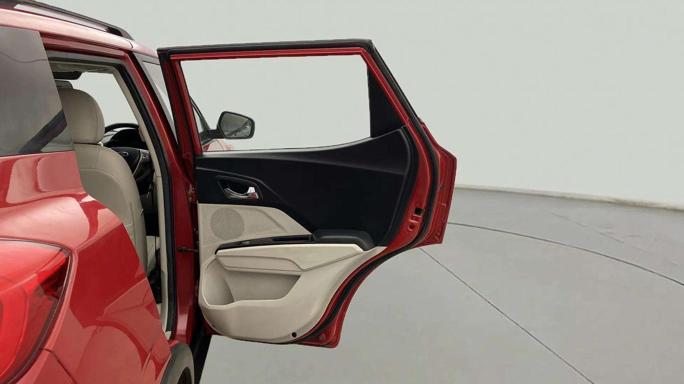 2022 Mahindra XUV300 W8 1.5 DIESEL, Diesel, Manual, 15,682 km, RHS Rear Door