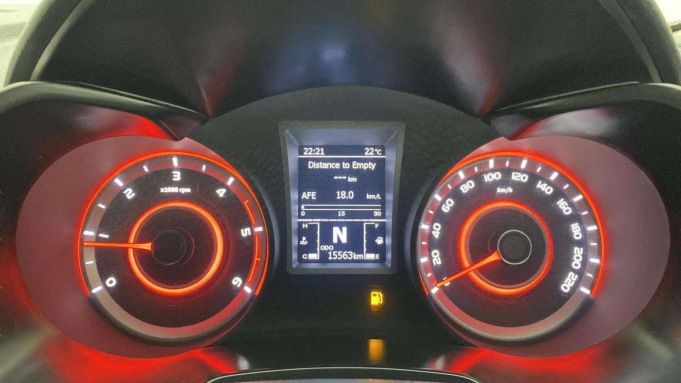 2022 Mahindra XUV300 W8 1.5 DIESEL, Diesel, Manual, 15,682 km, Odometer Image
