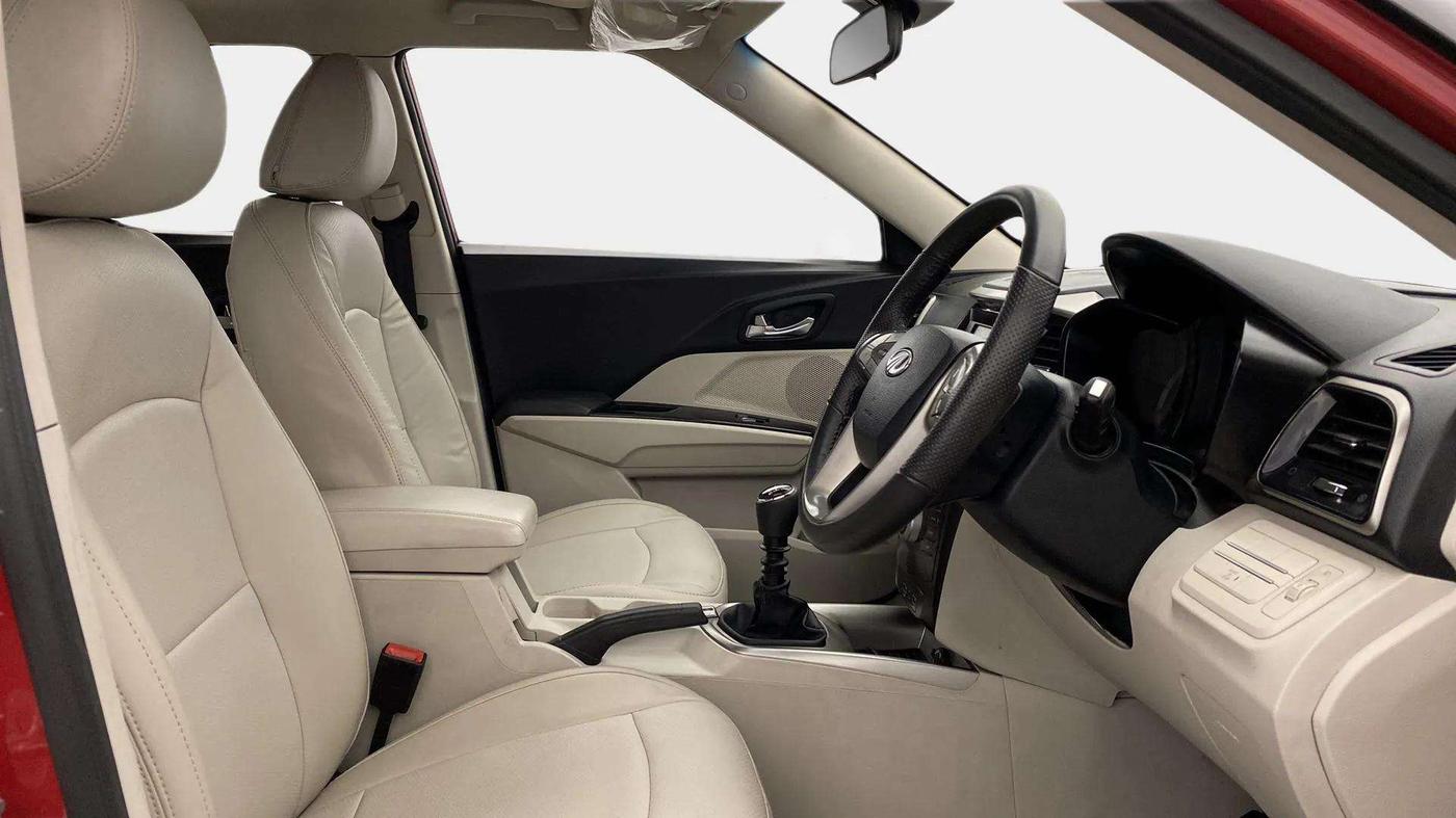 2022 Mahindra XUV300 W8 1.5 DIESEL, Diesel, Manual, 15,682 km, Right Side Front Door Cabin