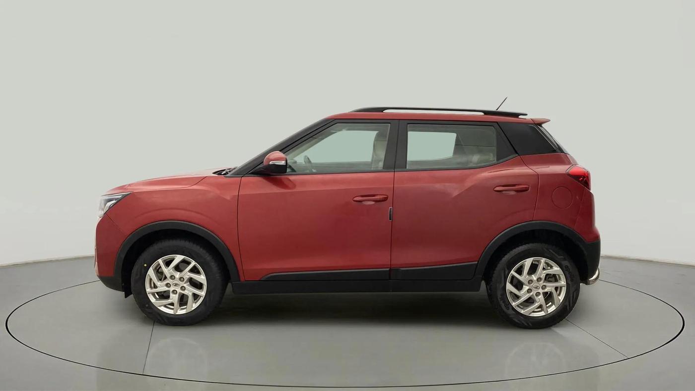 2022 Mahindra XUV300 W8 1.5 DIESEL, Diesel, Manual, 15,682 km, Left Side