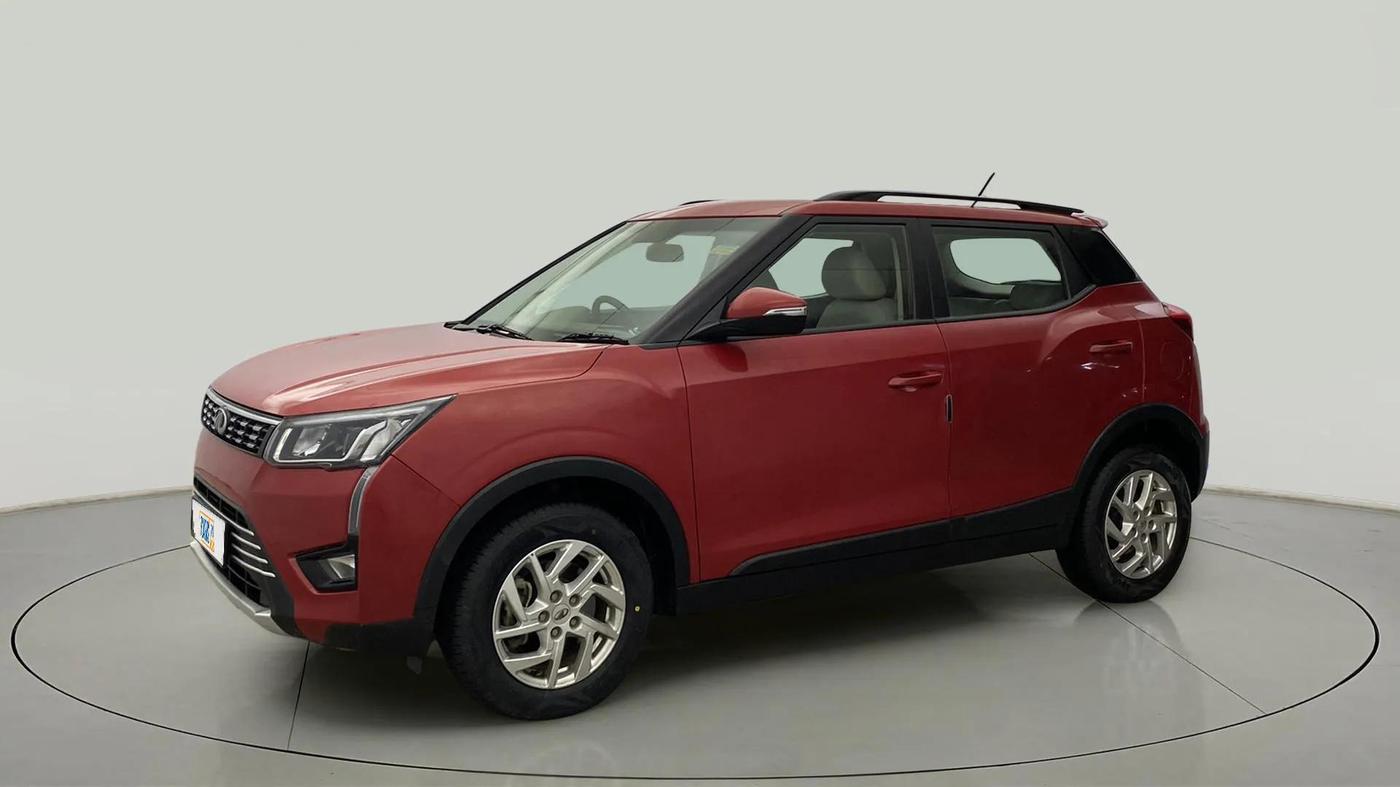 2022 Mahindra XUV300 W8 1.5 DIESEL, Diesel, Manual, 15,682 km, Left Front Diagonal