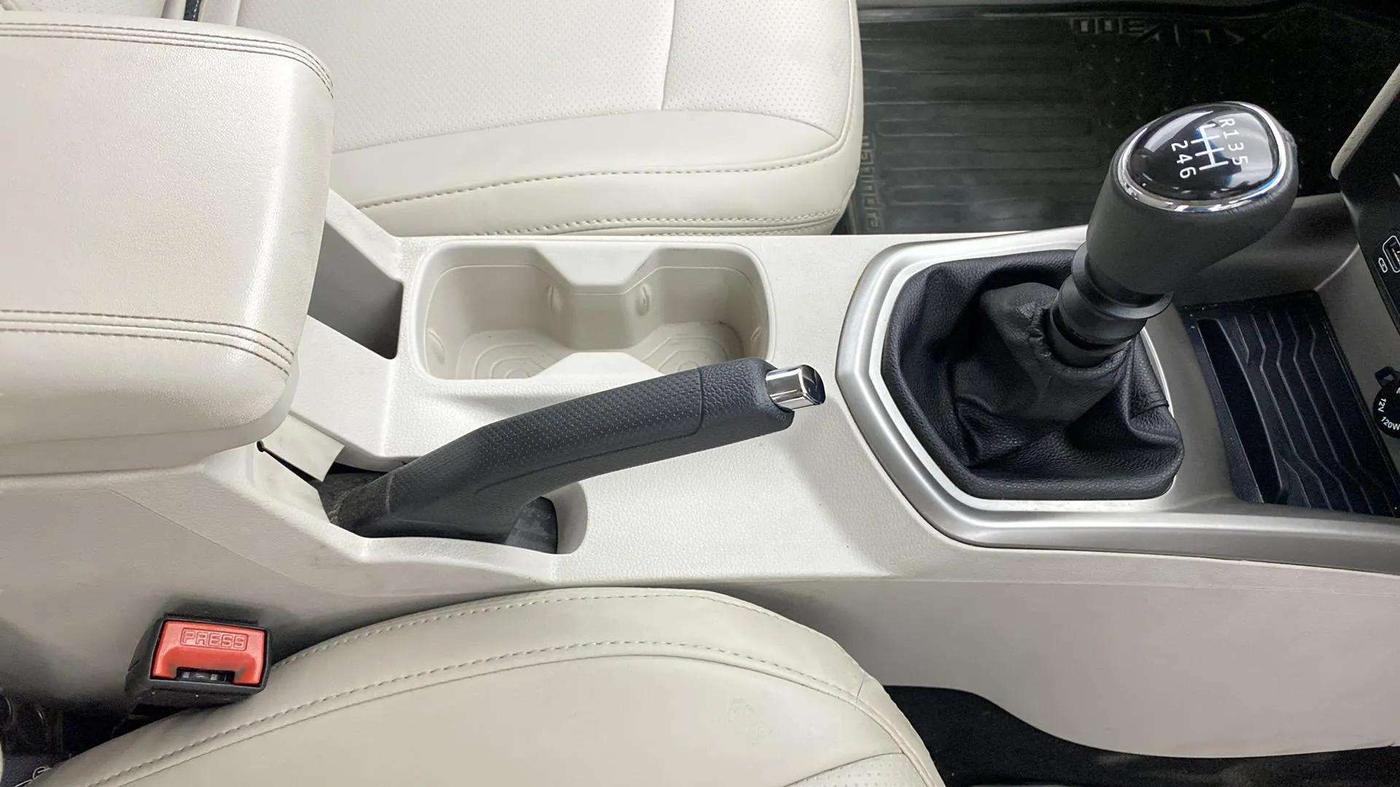 2022 Mahindra XUV300 W8 1.5 DIESEL, Diesel, Manual, 15,682 km, Gear Lever