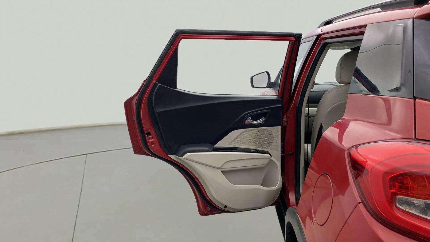 2022 Mahindra XUV300 W8 1.5 DIESEL, Diesel, Manual, 15,682 km, LHS Rear Door