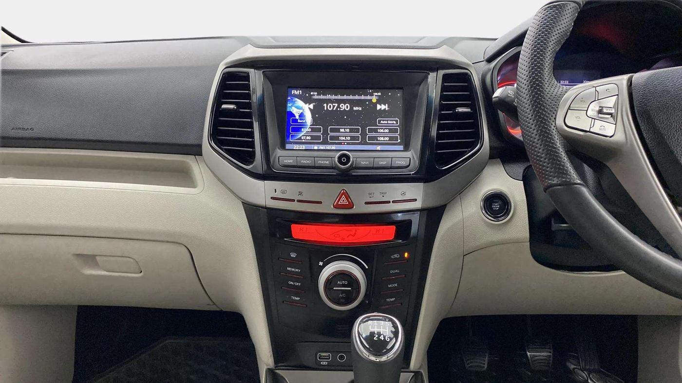 2022 Mahindra XUV300 W8 1.5 DIESEL, Diesel, Manual, 15,682 km, Air Conditioner