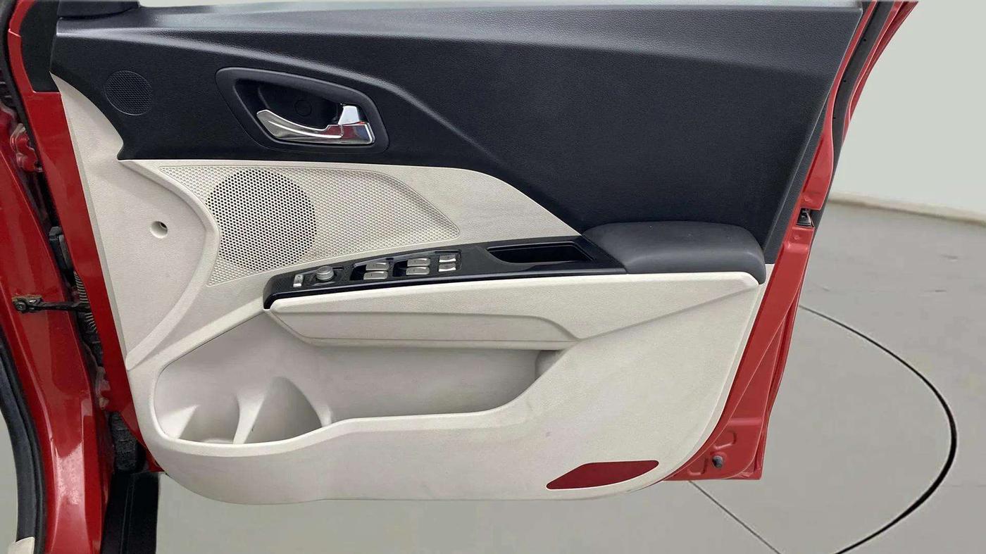 2022 Mahindra XUV300 W8 1.5 DIESEL, Diesel, Manual, 15,682 km, Driver Side Door Panels Control