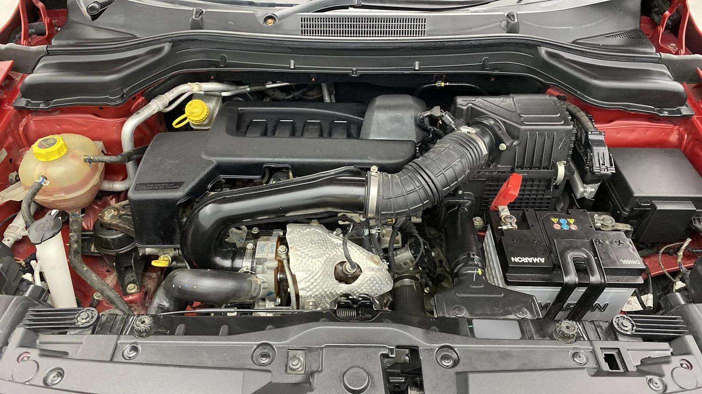2022 Mahindra XUV300 W8 1.5 DIESEL, Diesel, Manual, 15,682 km, Engine View