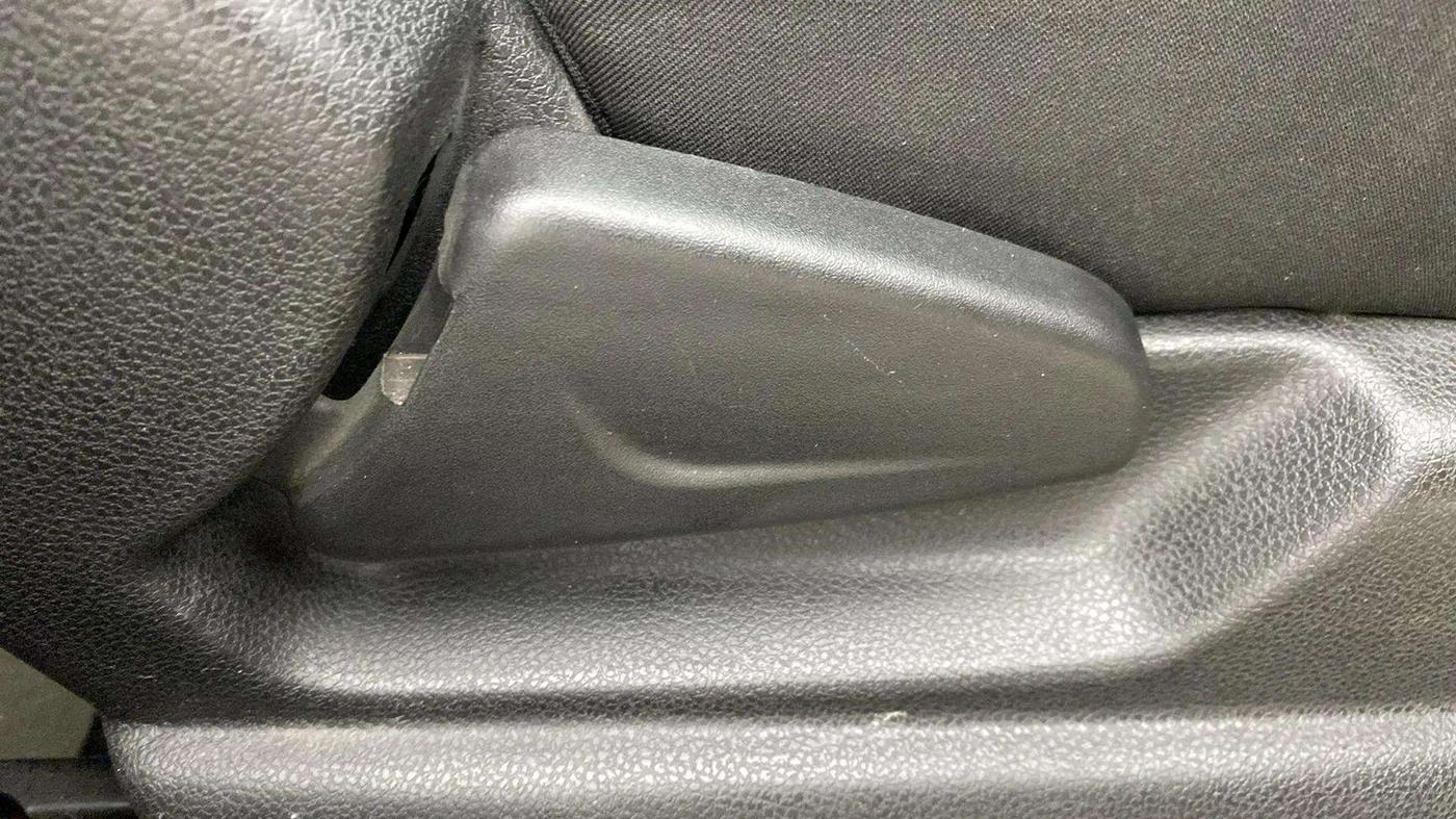 2018 Renault Kwid RXT 1.0 AMT (O), Petrol, Automatic, 8,609 km, Driver Side Adjustment Panel