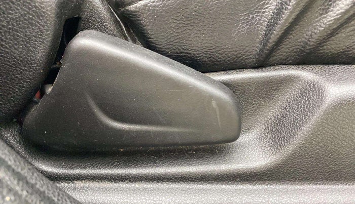 2022 Renault Kwid RXT 1.0, Petrol, Manual, 36,085 km, Driver Side Adjustment Panel