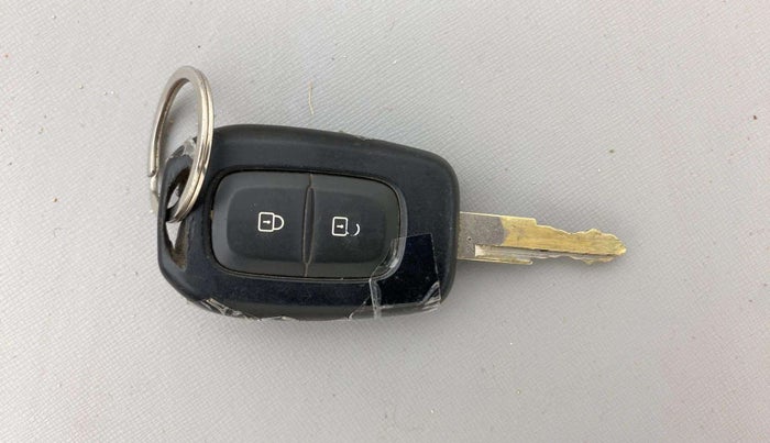 2022 Renault Kwid RXT 1.0, Petrol, Manual, 36,085 km, Key Close Up