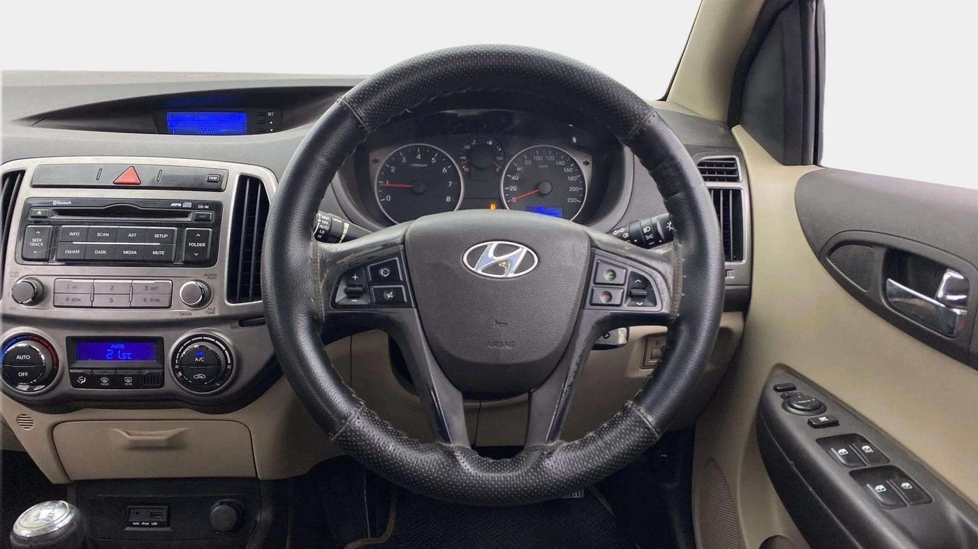 2014 Hyundai i20 SPORTZ 1.2, Petrol, Manual, 48,772 km, Steering Wheel Close Up