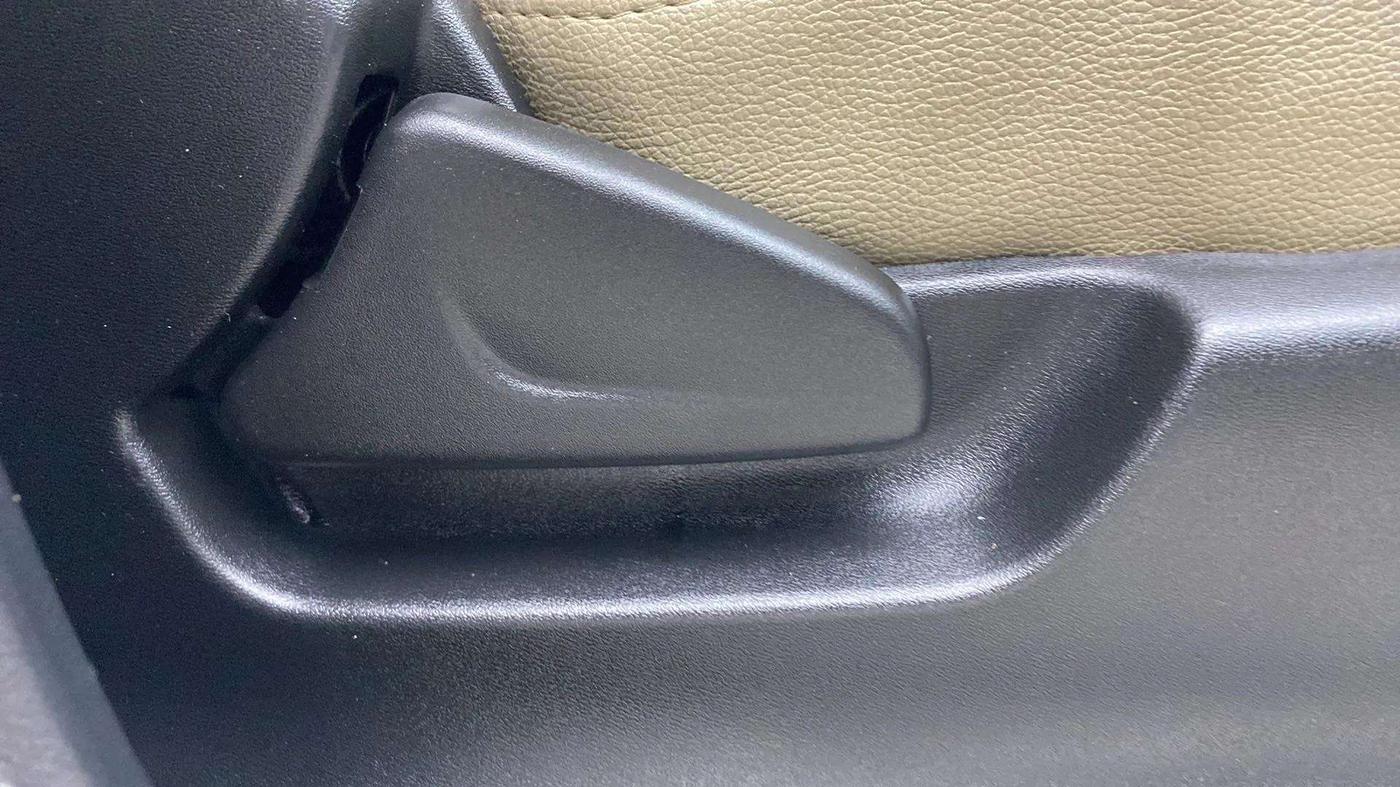 2018 Datsun Redi Go T (O), Petrol, Manual, 27,041 km, Driver Side Adjustment Panel