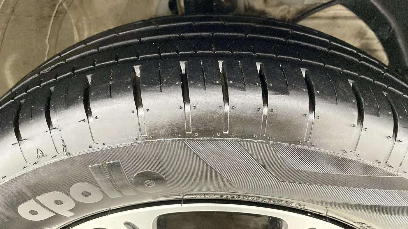 2023 Maruti Swift ZXI PLUS, Petrol, Manual, 10,238 km, Right Front Tyre Tread