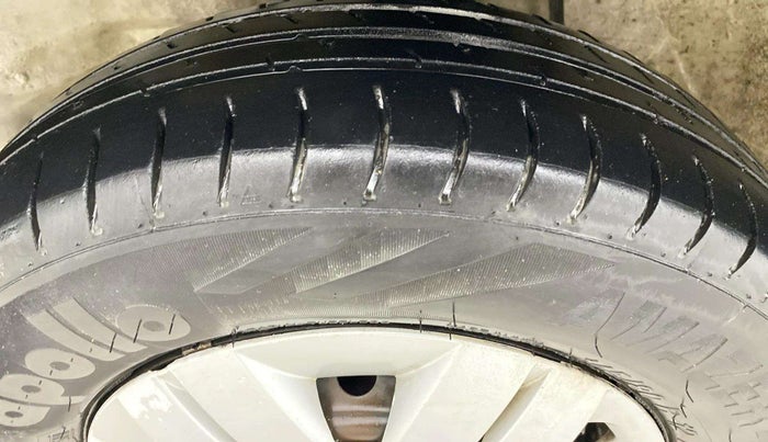 2019 Maruti Alto VXI, Petrol, Manual, 74,890 km, Left Front Tyre Tread