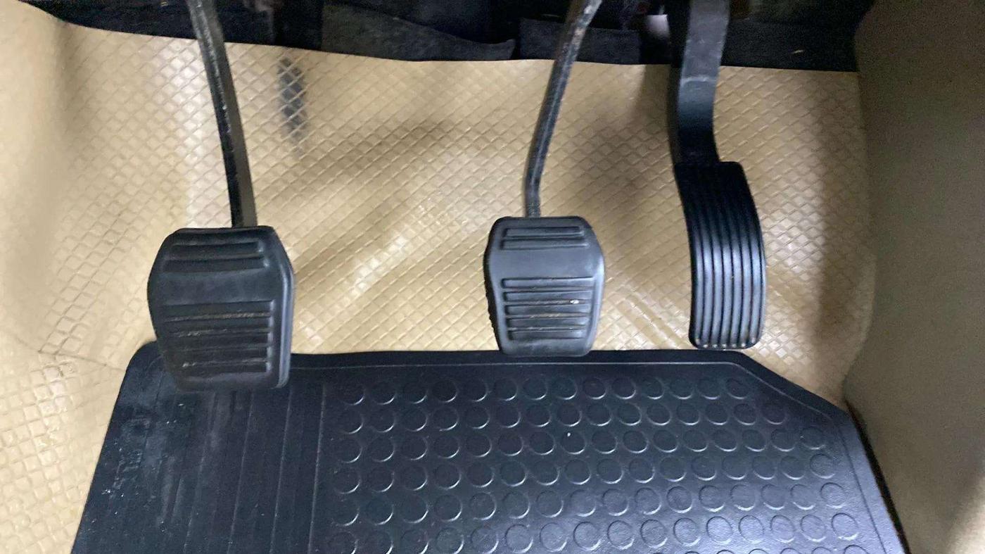2019 Mahindra TUV300 T6 PLUS, Diesel, Manual, 27,013 km, Pedals