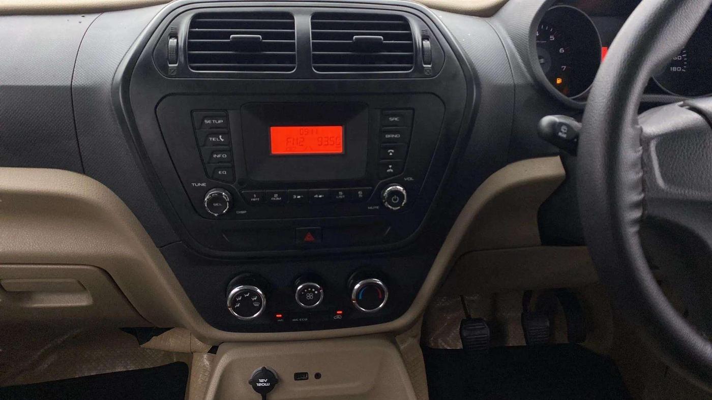 2019 Mahindra TUV300 T6 PLUS, Diesel, Manual, 27,013 km, Air Conditioner