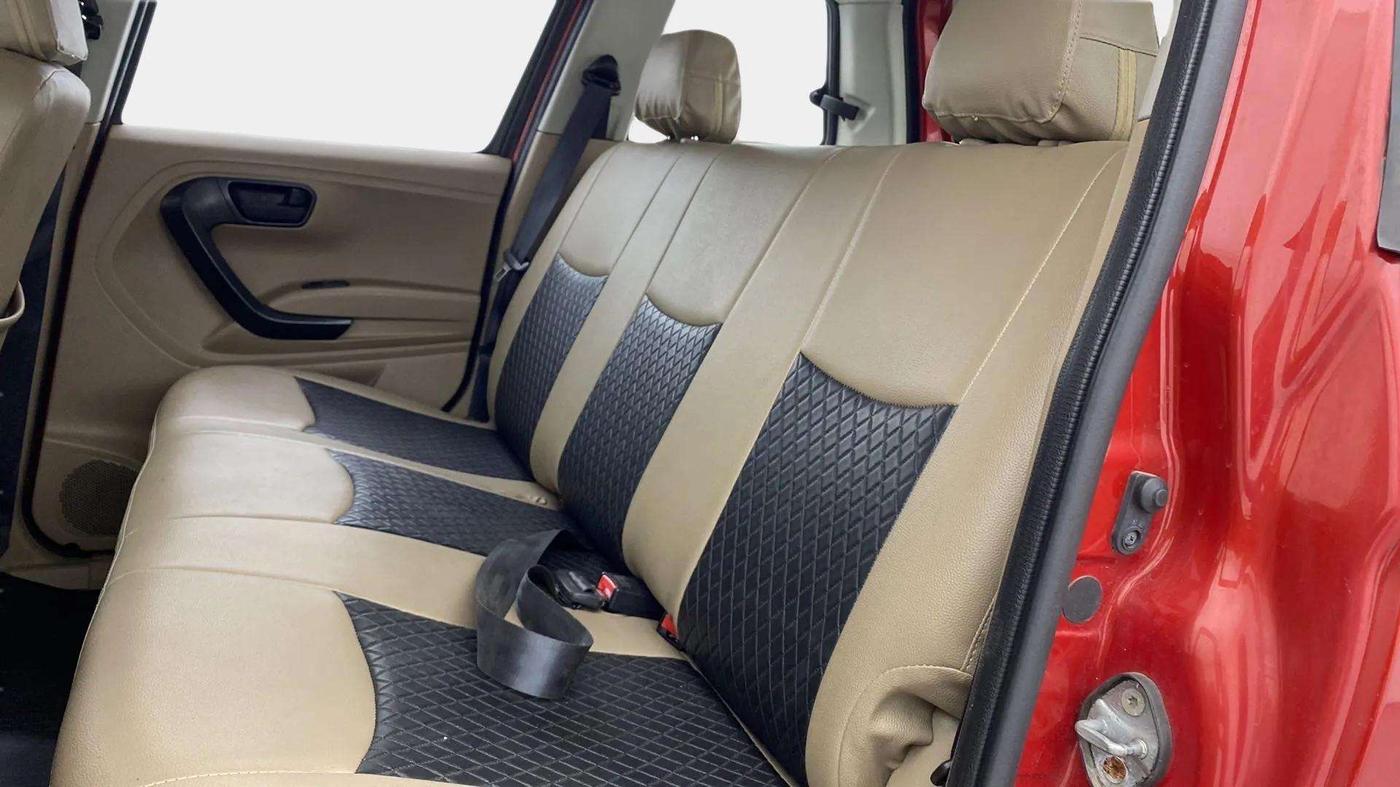 2019 Mahindra TUV300 T6 PLUS, Diesel, Manual, 27,013 km, Right Side Rear Door Cabin