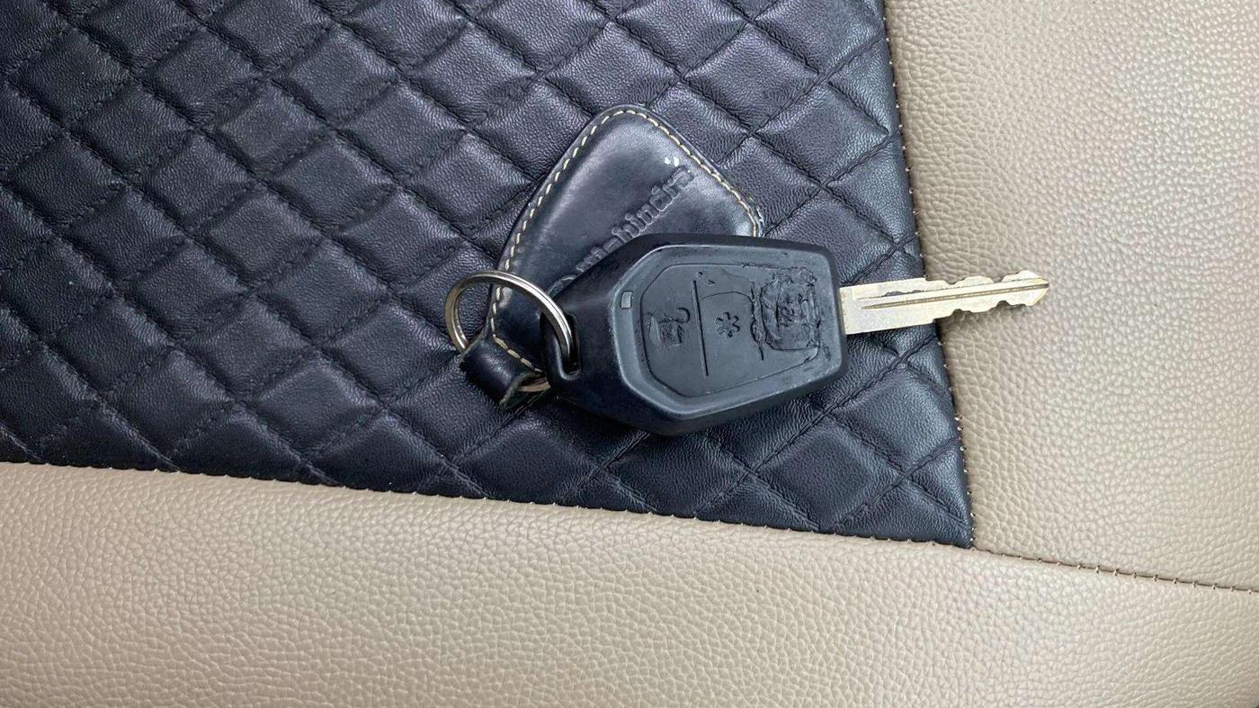 2019 Mahindra TUV300 T6 PLUS, Diesel, Manual, 27,013 km, Key Close Up