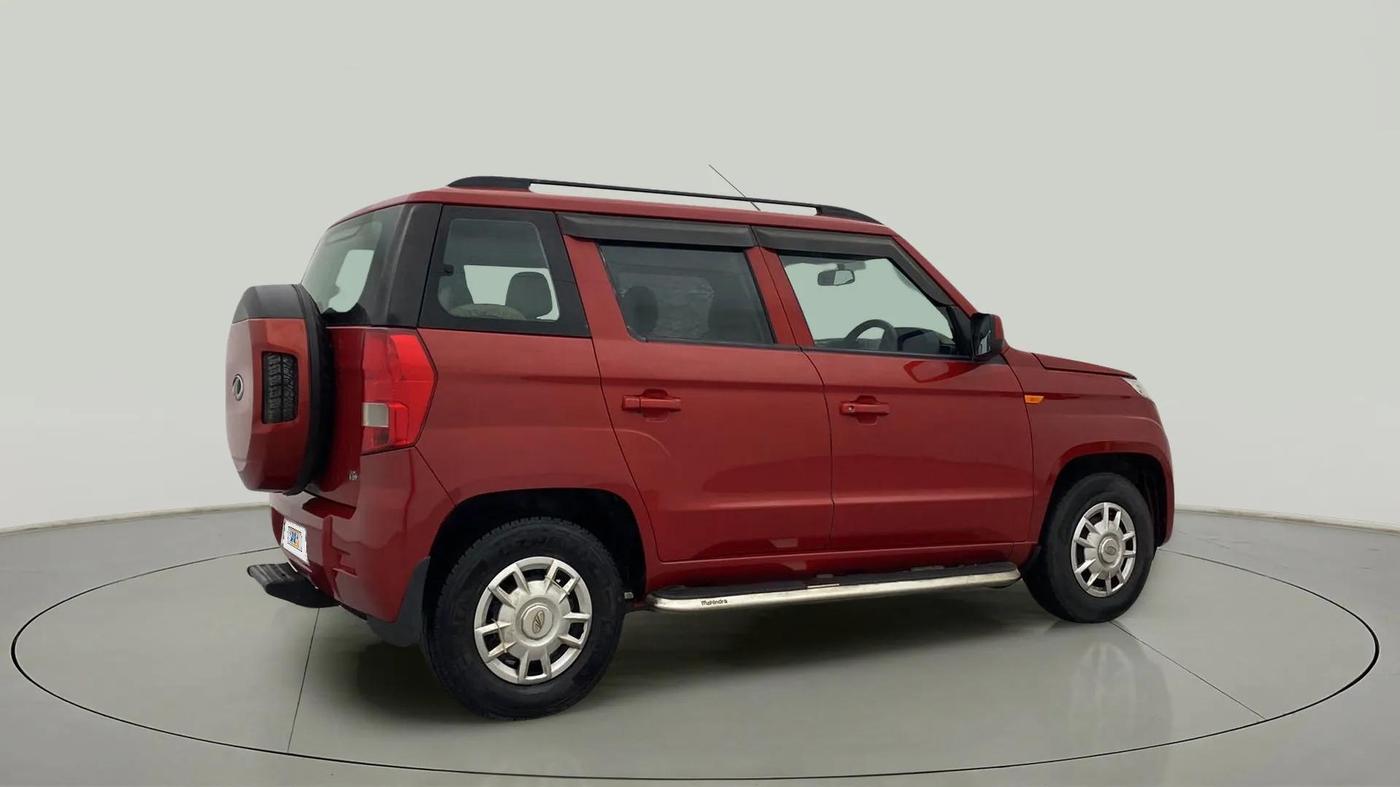 2019 Mahindra TUV300 T6 PLUS, Diesel, Manual, 27,013 km, Right Back Diagonal