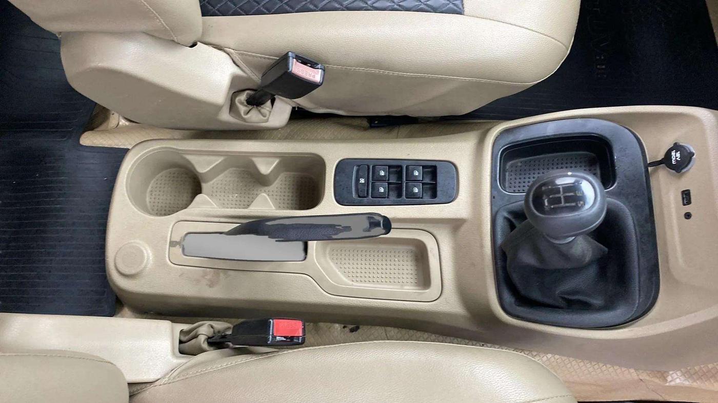 2019 Mahindra TUV300 T6 PLUS, Diesel, Manual, 27,013 km, Gear Lever