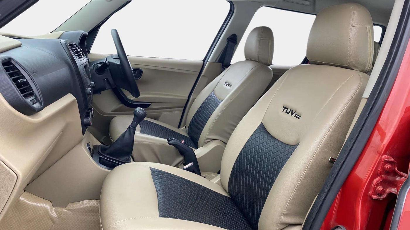 2019 Mahindra TUV300 T6 PLUS, Diesel, Manual, 27,013 km, Right Side Front Door Cabin