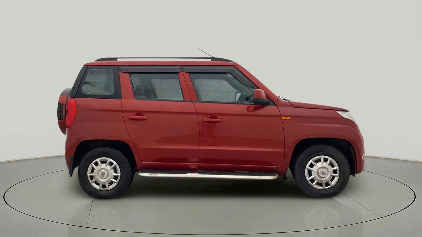 2019 Mahindra TUV300 T6 PLUS, Diesel, Manual, 27,013 km, Right Side View