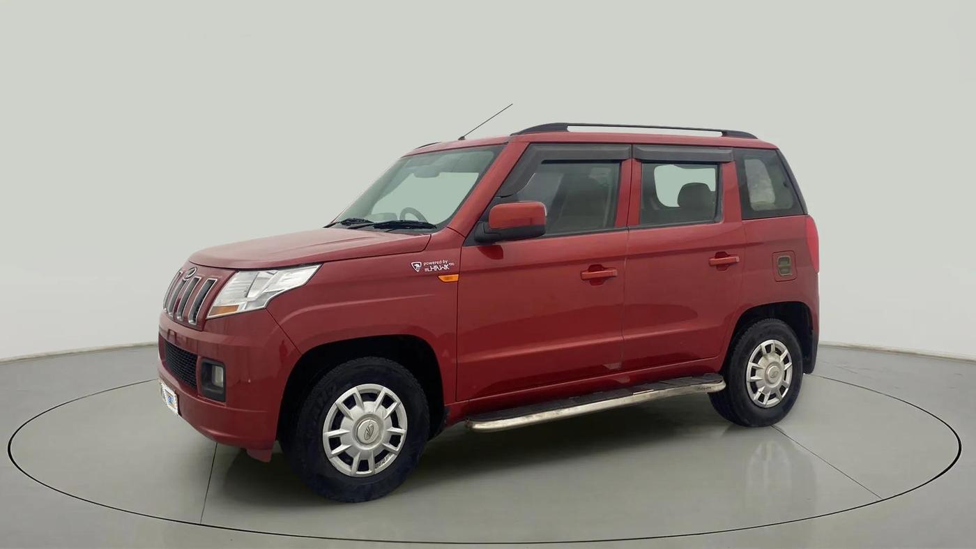 2019 Mahindra TUV300 T6 PLUS, Diesel, Manual, 27,013 km, Left Front Diagonal