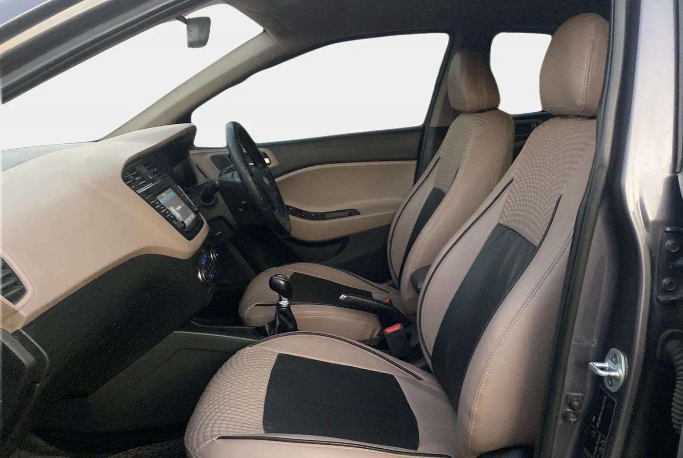2016 Hyundai Elite i20 ASTA 1.2 (O), Petrol, Manual, 77,152 km, Right Side Front Door Cabin
