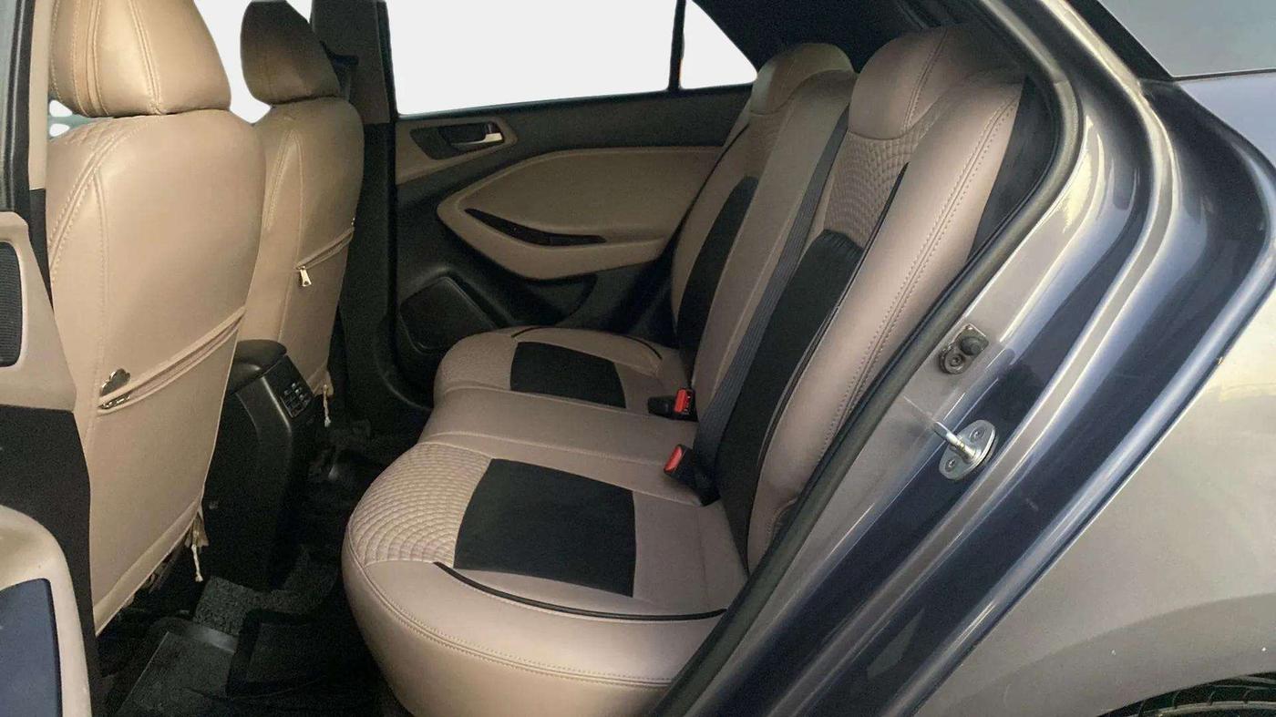 2016 Hyundai Elite i20 ASTA 1.2 (O), Petrol, Manual, 77,152 km, Right Side Rear Door Cabin