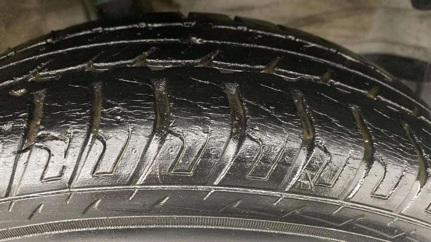 2017 Maruti Wagon R 1.0 VXI, Petrol, Manual, 42,152 km, Left Front Tyre Tread