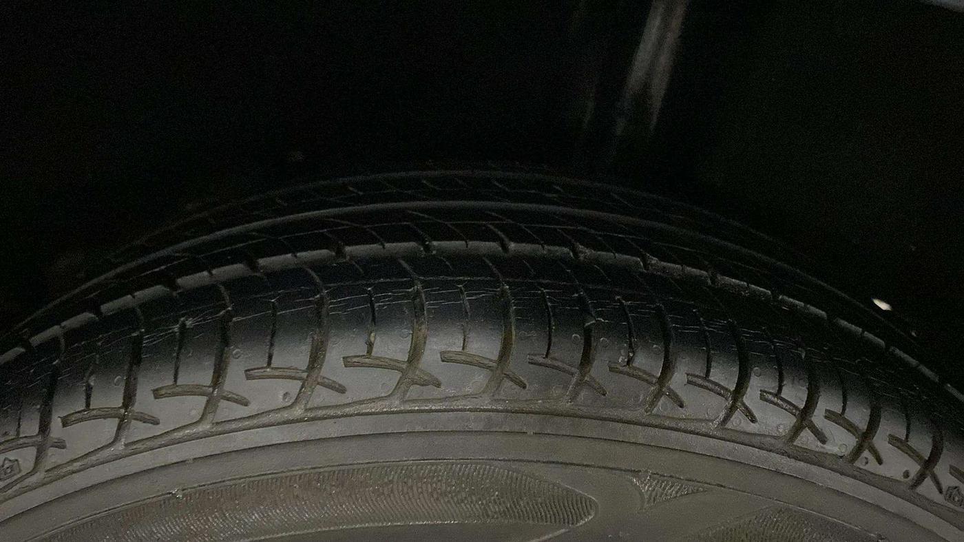 2018 Maruti Baleno DELTA PETROL 1.2, Petrol, Manual, 9,787 km, Left Rear Tyre Tread