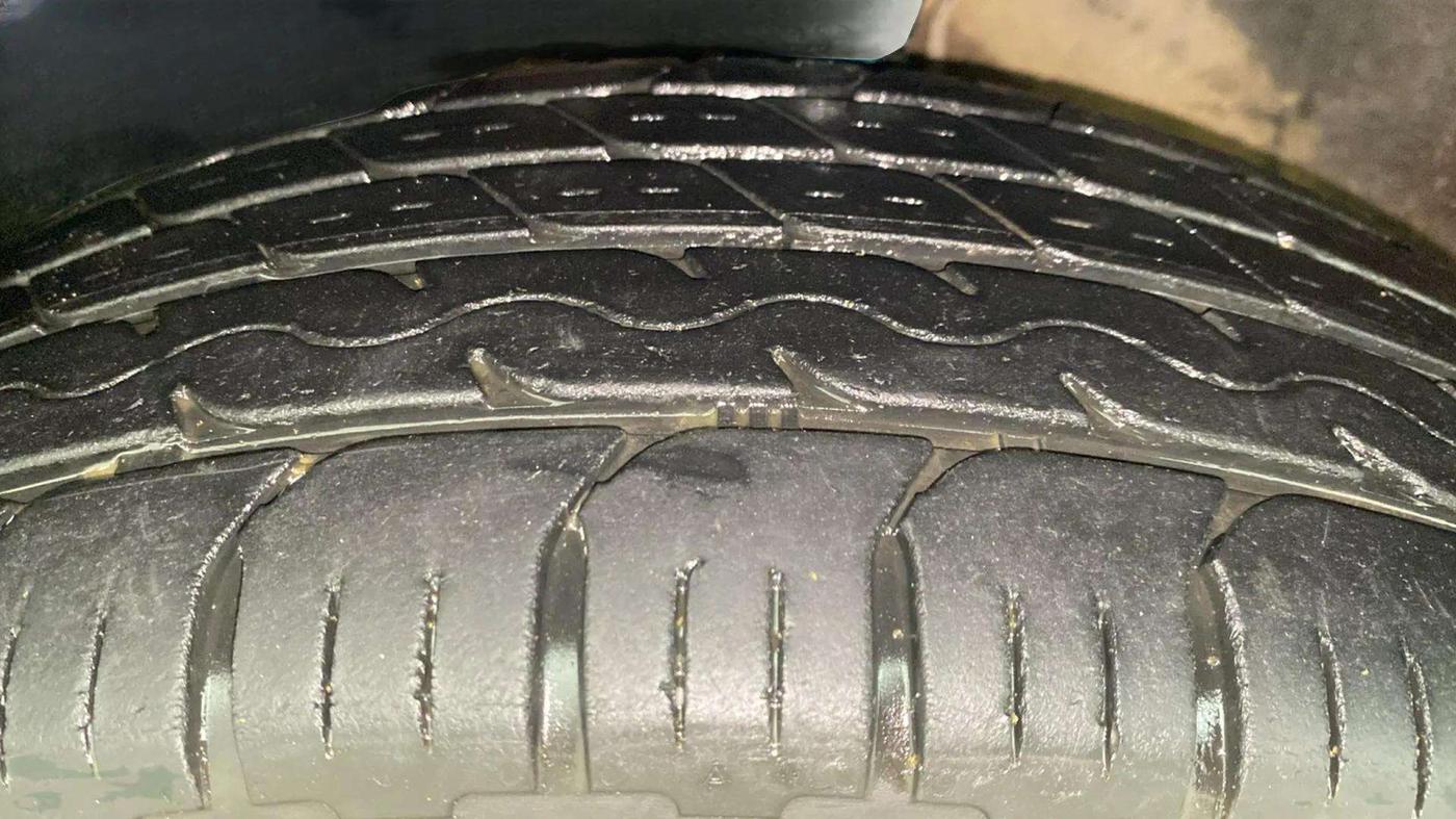 2017 Maruti IGNIS ZETA 1.2, Petrol, Manual, 95,639 km, Left Front Tyre Tread