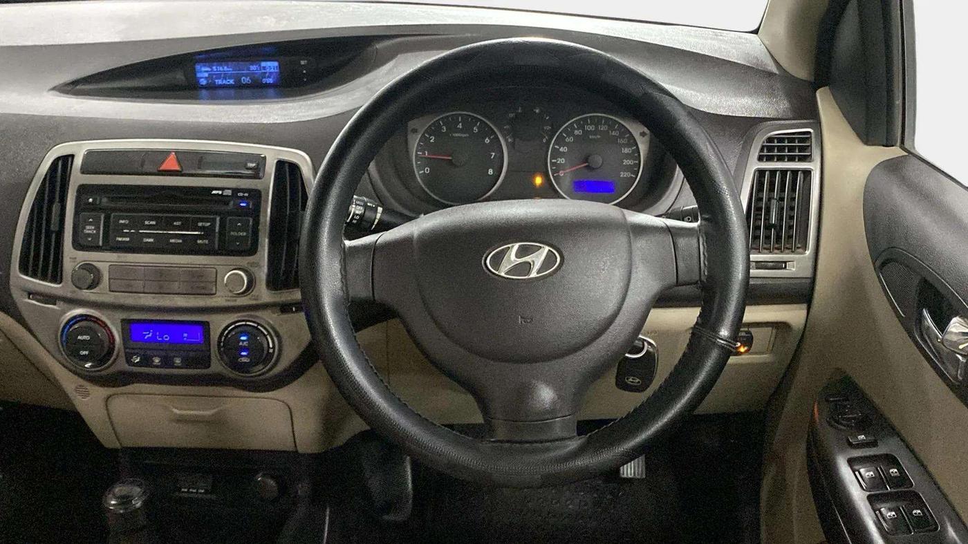 2013 Hyundai i20 MAGNA 1.2, CNG, Manual, 86,528 km, Steering Wheel Close Up
