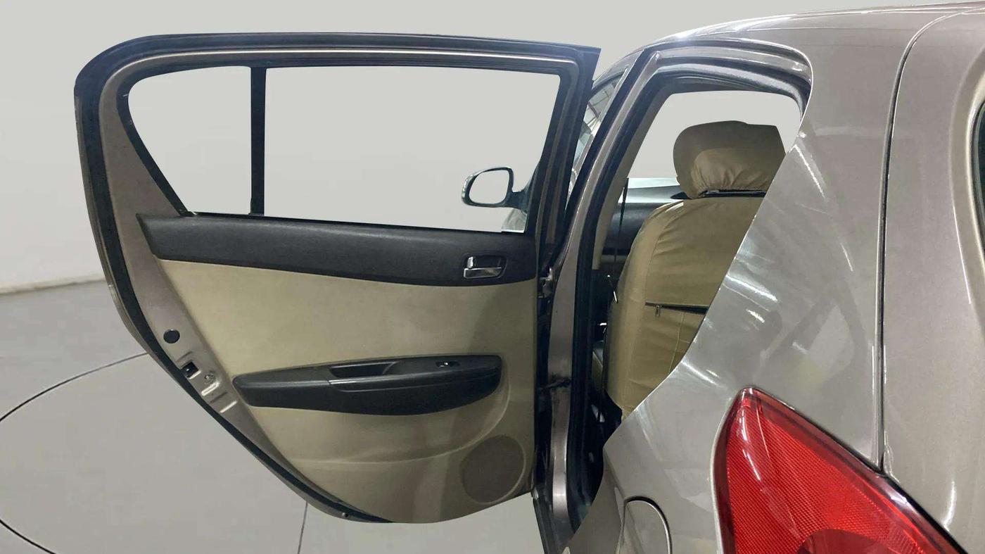 2013 Hyundai i20 MAGNA 1.2, CNG, Manual, 86,528 km, LHS Rear Door