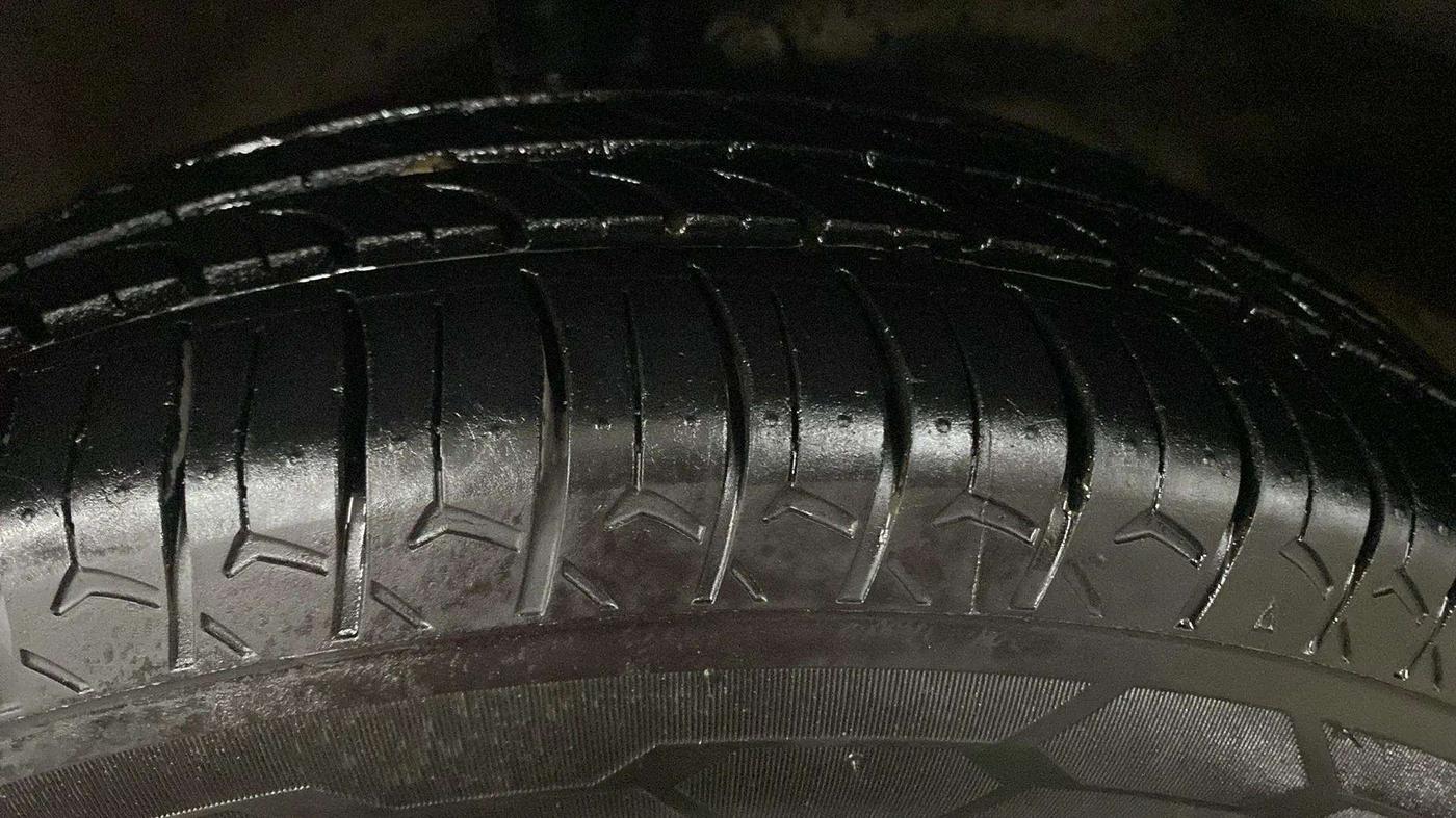 2013 Hyundai i20 MAGNA 1.2, CNG, Manual, 86,528 km, Left Rear Tyre Tread