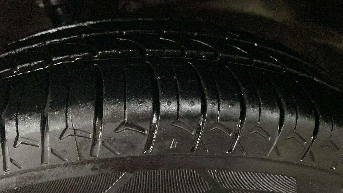 2013 Hyundai i20 MAGNA 1.2, CNG, Manual, 86,528 km, Right Rear Tyre Tread