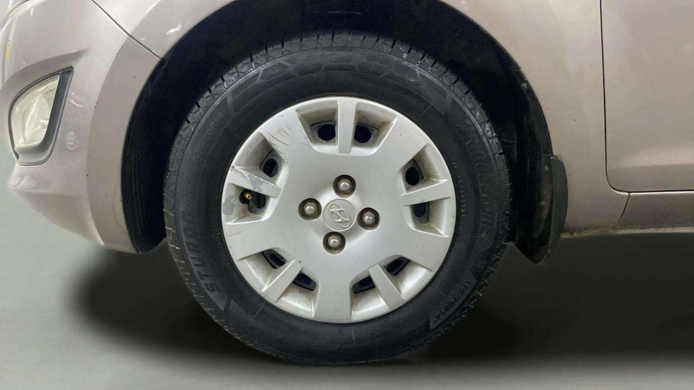 2013 Hyundai i20 MAGNA 1.2, CNG, Manual, 86,528 km, Left Front Wheel