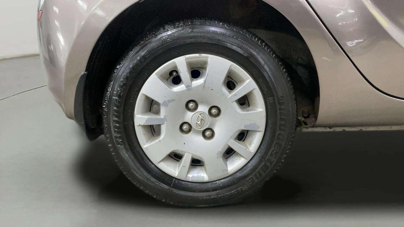 2013 Hyundai i20 MAGNA 1.2, CNG, Manual, 86,528 km, Right Rear Wheel