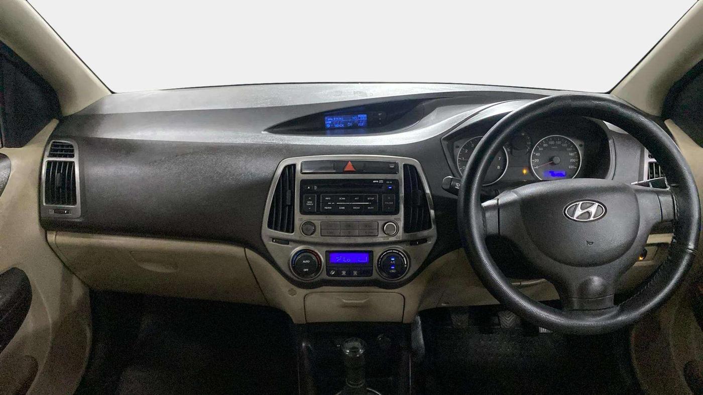2013 Hyundai i20 MAGNA 1.2, CNG, Manual, 86,528 km, Dashboard
