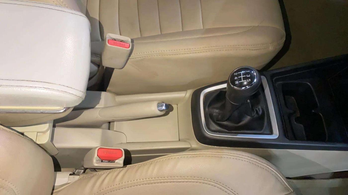 2018 Maruti Dzire ZDI, Diesel, Manual, 69,025 km, Gear Lever