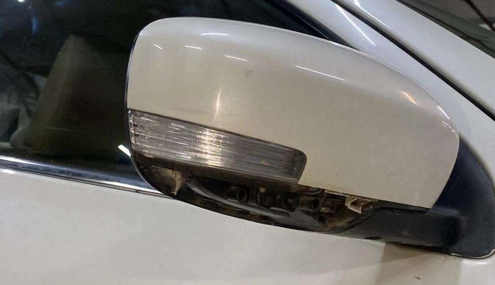 2018 Maruti Dzire ZDI, Diesel, Manual, 69,002 km, Right rear-view mirror - Cover has minor damage