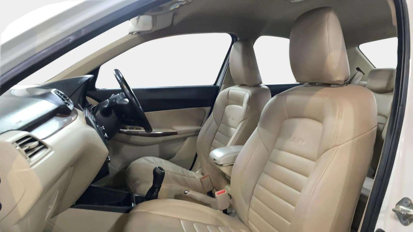2018 Maruti Dzire ZDI, Diesel, Manual, 69,025 km, Right Side Front Door Cabin
