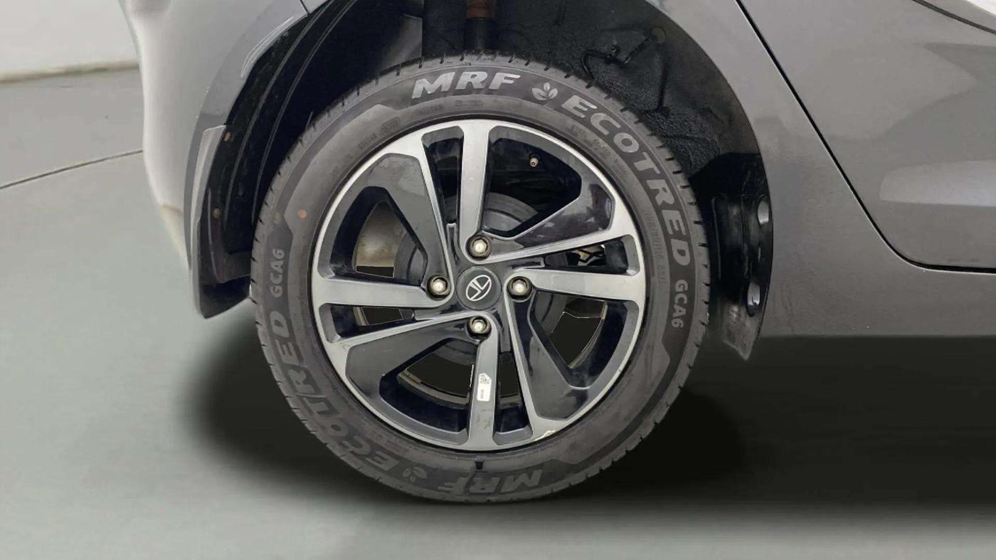2023 Tata ALTROZ  XZA Plus Sunroof Dark Edition, Petrol, Automatic, 8,975 km, Right Rear Wheel