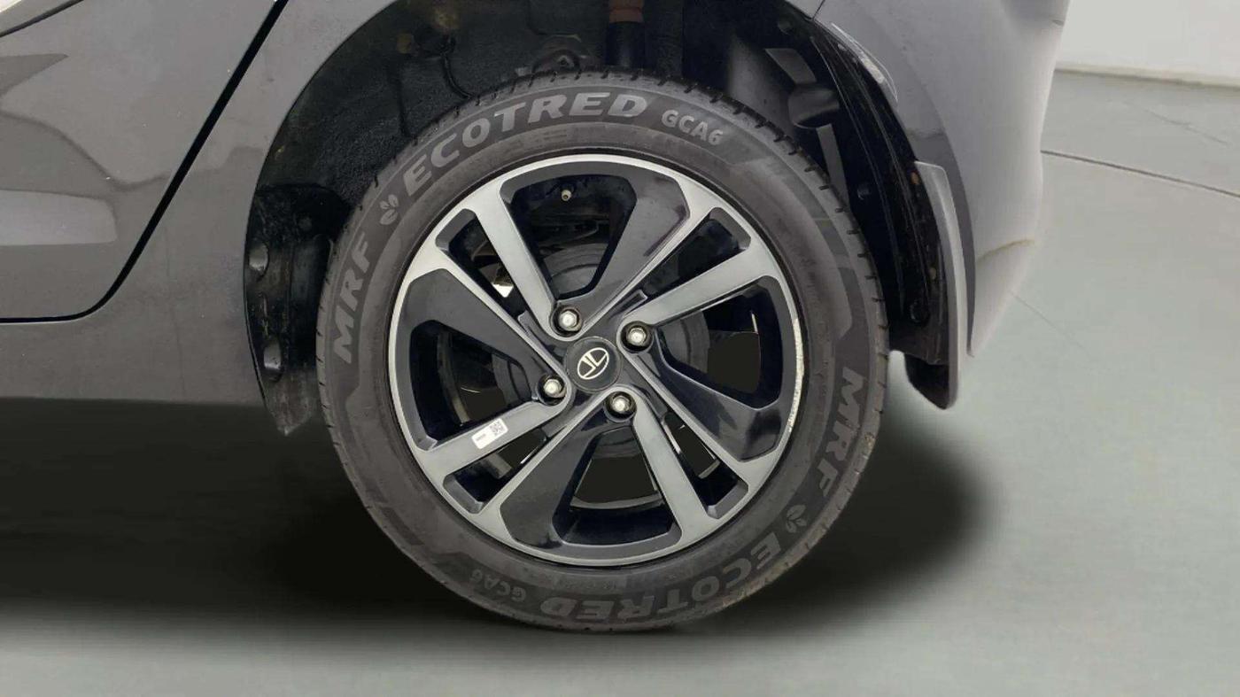 2023 Tata ALTROZ  XZA Plus Sunroof Dark Edition, Petrol, Automatic, 8,975 km, Left Rear Wheel
