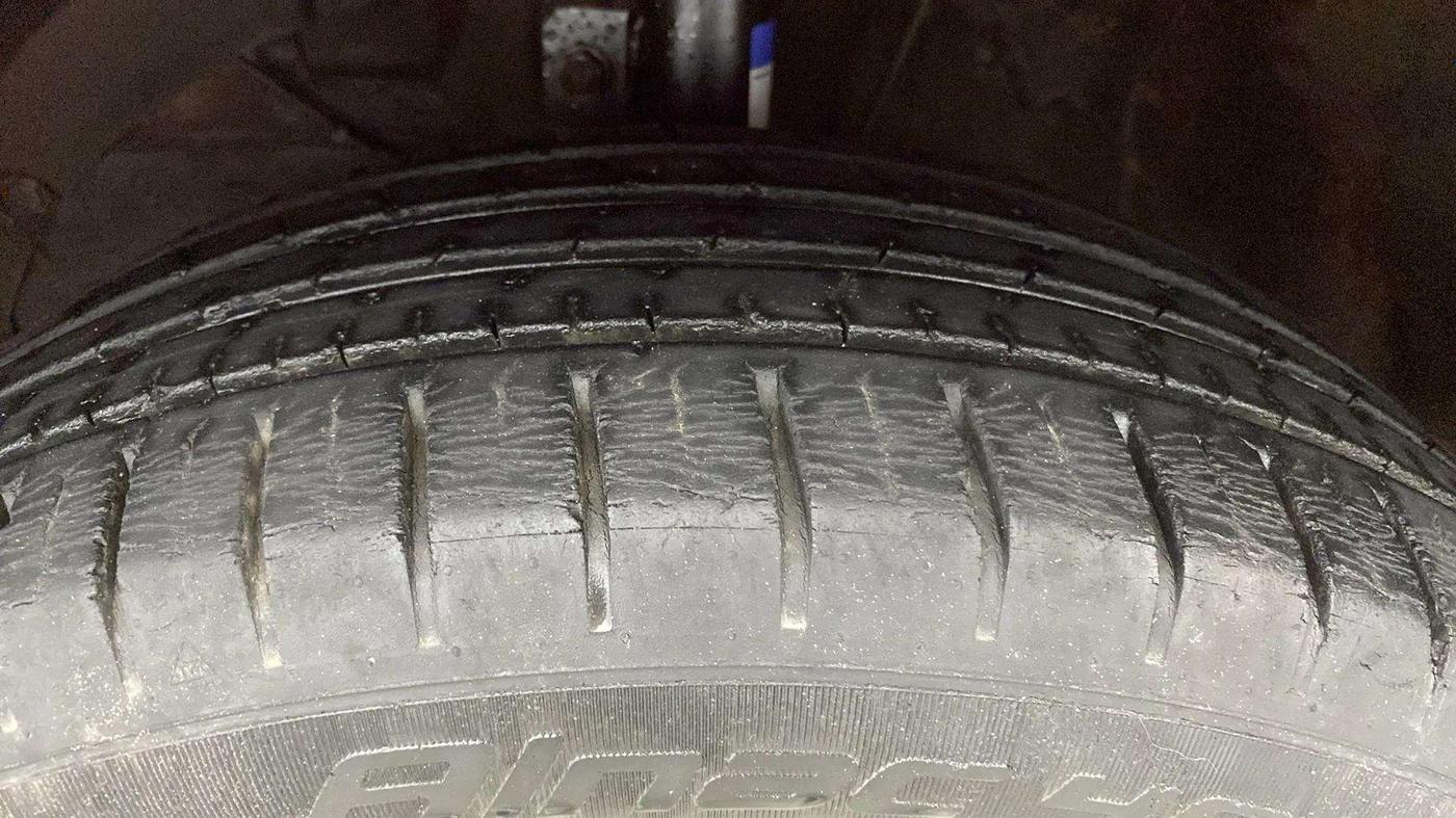 2016 Maruti Baleno ALPHA PETROL 1.2, Petrol, Manual, 36,235 km, Left Front Tyre Tread
