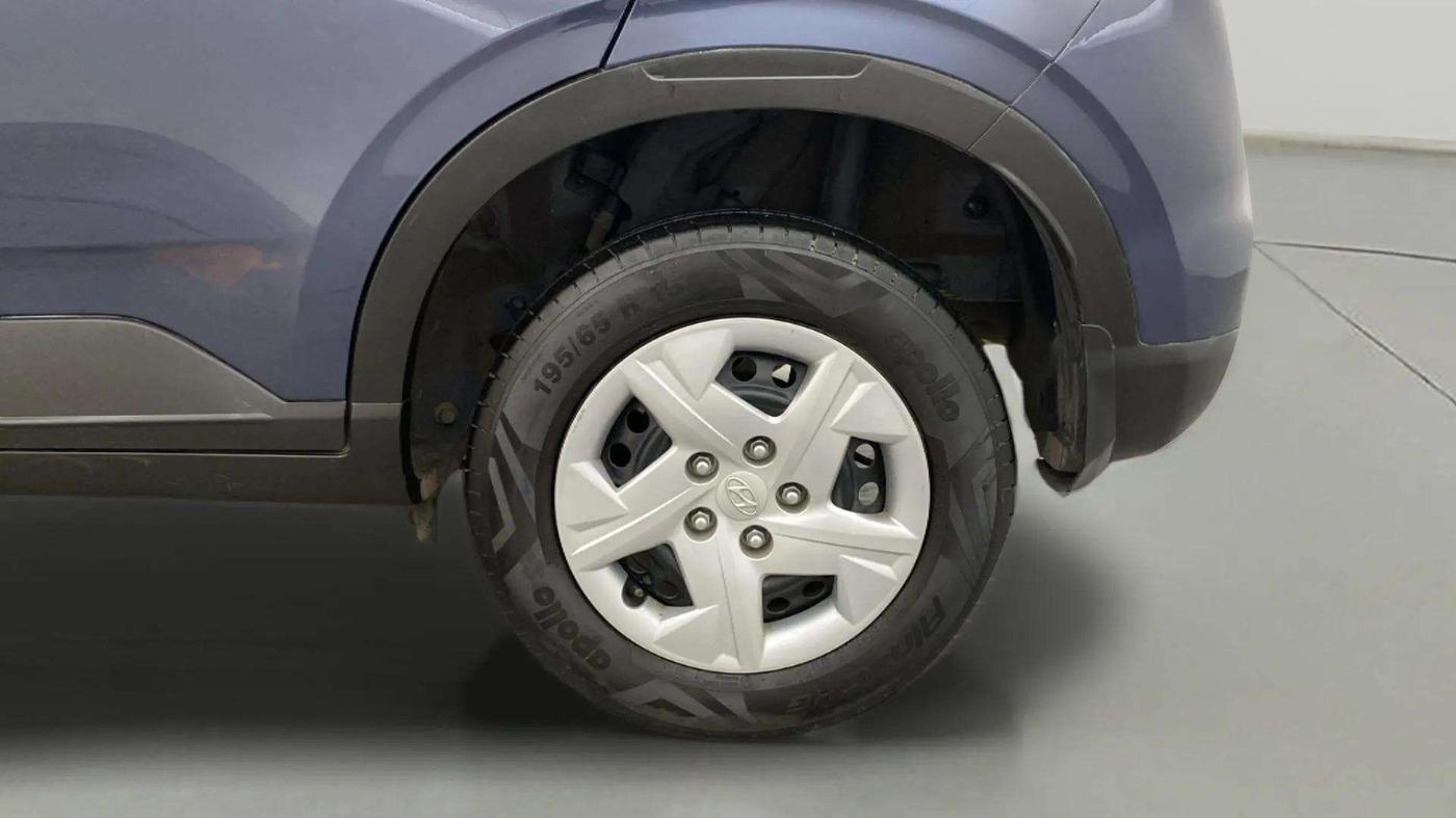 2022 Hyundai VENUE S 1.2, Petrol, Manual, 28,383 km, Left Rear Wheel