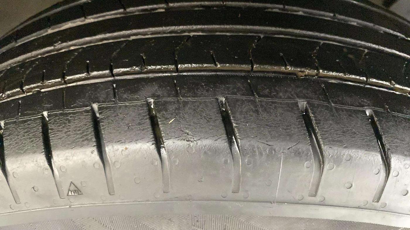 2022 Hyundai VENUE S 1.2, Petrol, Manual, 28,383 km, Right Front Tyre Tread