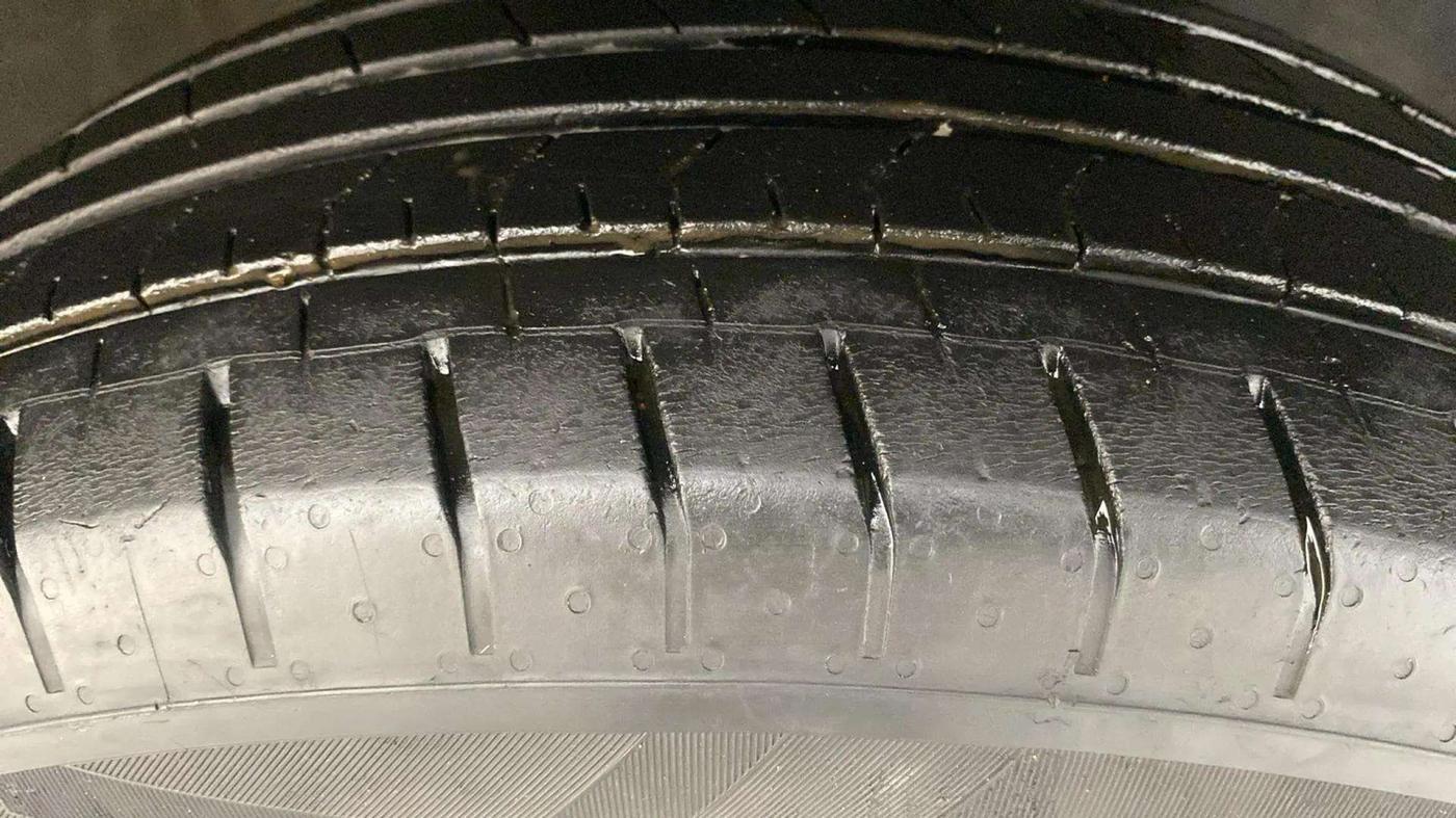 2022 Hyundai VENUE S 1.2, Petrol, Manual, 28,383 km, Left Front Tyre Tread