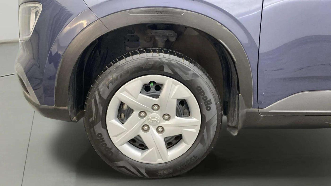 2022 Hyundai VENUE S 1.2, Petrol, Manual, 28,383 km, Left Front Wheel
