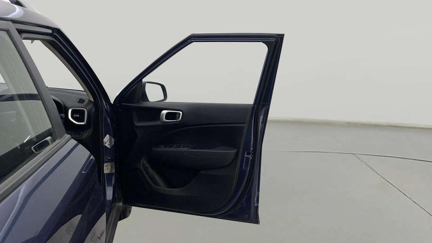 2022 Hyundai VENUE S 1.2, Petrol, Manual, 28,383 km, RHS Front Door